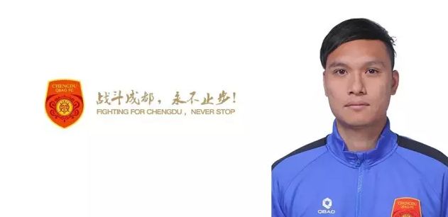 拜仁以阿劳霍为目标表明他们展示了雄心，图赫尔想要一名顶级球员来填补该位置（中后卫/右后卫）。